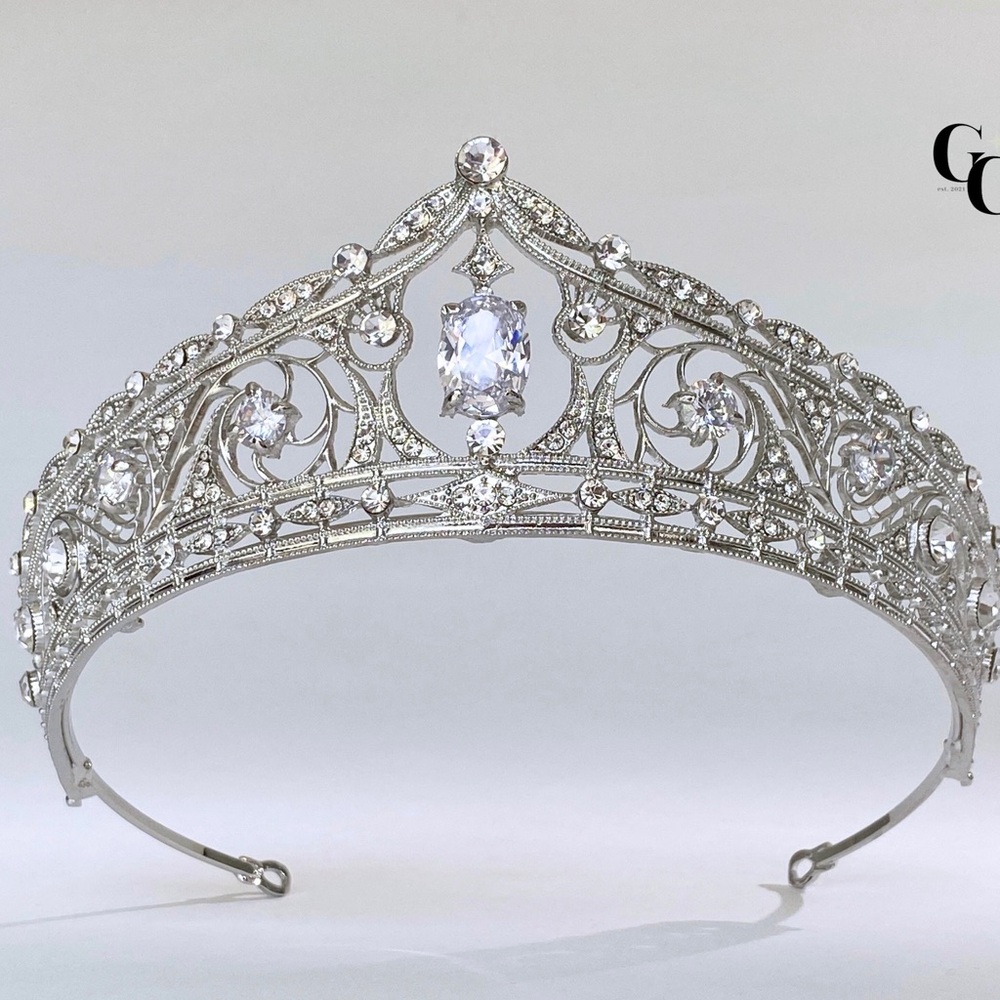 Elegant Silver Tiara with Crystal Accents
